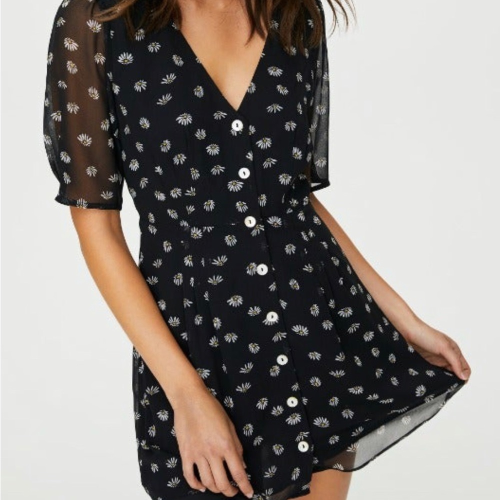 Aritzia Wilfred daisy dress
